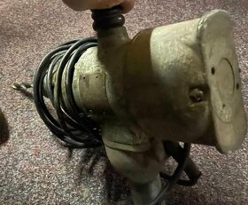 Stará silná vrtačka - 2