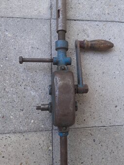 Historická ruční vrtačka - 2