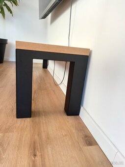 Stolek pod televizi - 2