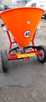 Tažené rozmetadlo sypač Dexwal - 2