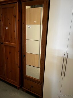Skříňka se zrcadlem - 2