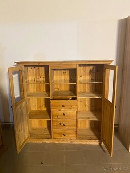 Dřevěná komoda - 2