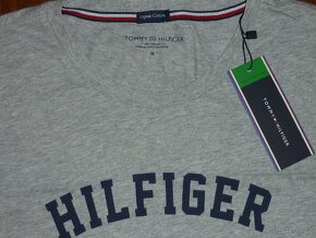 Nové-TOMMY HILFIGER-Dámské tričko,vel.M
- 2