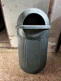 plastový odpadkový koš na sloupek výklopný 9 ks - 2