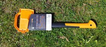 FISKARS X17 ŠTÍPACÍ SEKERA NA DŘEVO Fiskars X17 M - 2