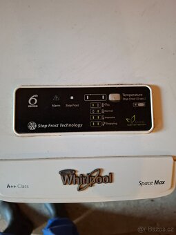 Pultový mrazák Whirlpool WHE 25352 F, objem 255 litrů - 2