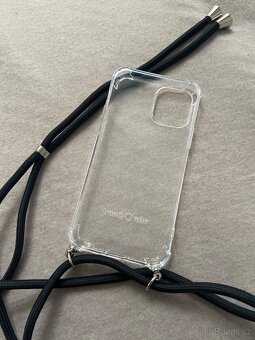 Kryt na Iphone 12/ 12 Pro se šňůrkou - 2