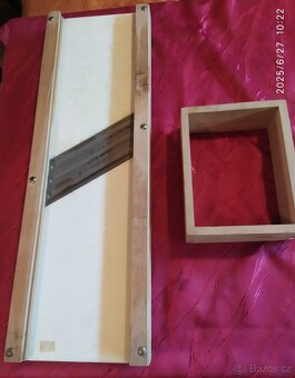 Nabízím kruhadlo na zelí se 3 noži vel. 73x23,5cm - 2