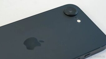 Prodám/Vyměním iPhone 16e 128GB černý - 2