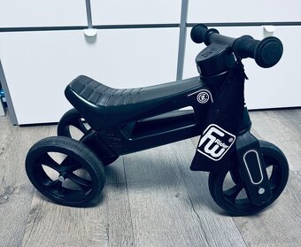 Funny Wheels odrážedlo v černé barvě ČZ - 2