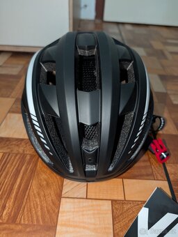 4x cyklo přilba ,kšilt brýle a zadní světlo na usb dobíjení - 2