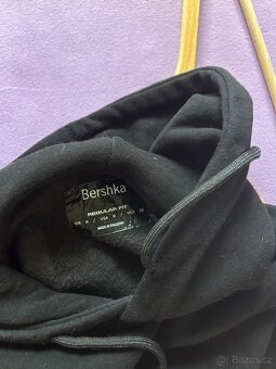 Bershka černá dámská mikina - 2