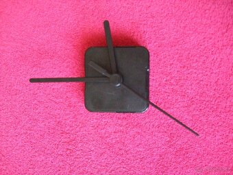 HODINOVÝ STROJEK QUARTZ - 2