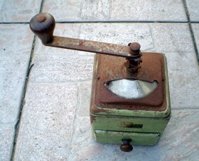 Mlýnek na kávu - 2