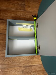 Galerka skříňka se zrcadlem - 2