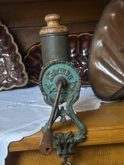 Starý litinový mlýnek Carmen (cca 1910–1930) - 2