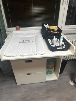 Přebalovací pult a postýlka - 2