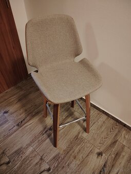 Barová otočná židle. - 2