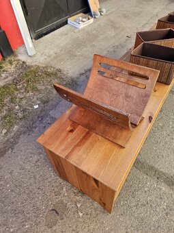 Stojan na časopisy - knihy atd - 2