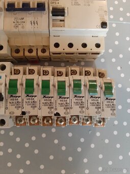 Jističe, prodouvé chrániče a zásuvky - 2