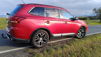 Mitsubishi Outlander 2.4 + LPG • 4x4 • 7 míst • Automat - 2
