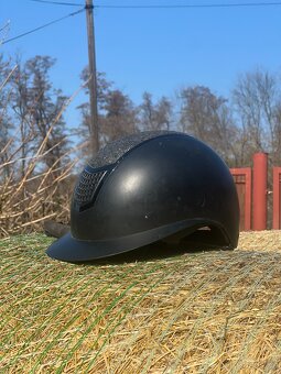 Jezdecká helma HKM - 2