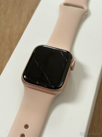 Apple Watch 5 40mm Rose Gold - rozbité sklo - 2