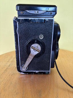 starý fotoaparát zn. Rolleiflex - 2