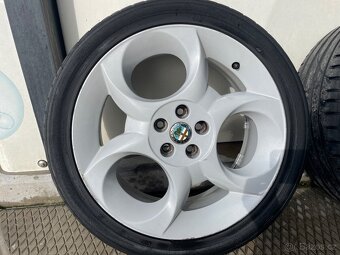 Alu kola 17 alfa romeo+ gumy 215/45 ZR 17 - 2