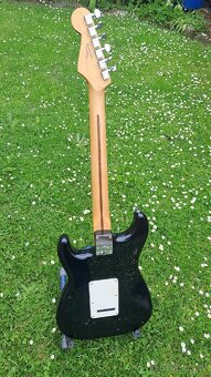 Fender Stratocaster - 2