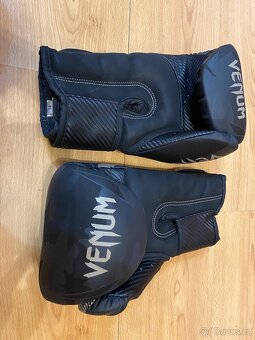 Boxerské rukavice Venum. - 2