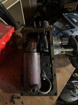 Prodám hydrauliku ze zetoru 6945 - 2