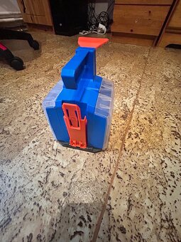 Hot wheels přenosná garáž - 2
