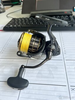 Prodám kvalitní naviják DAIWA Ballistic G LT 4000D-C - 2