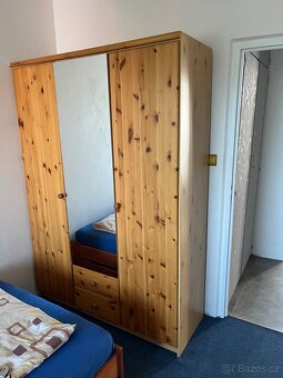 Skříň kombinace lamino a masiv se zrcadlem - 2