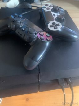 PlayStation 4 + příslušenství +hra - 2