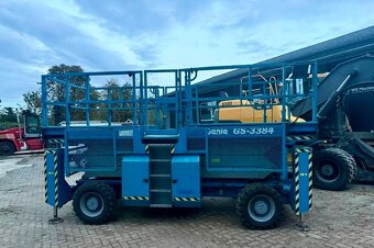 TERÉNNÍ NŮŽKOVÁ PLOŠINA GENIE GS 3384 RT - 2