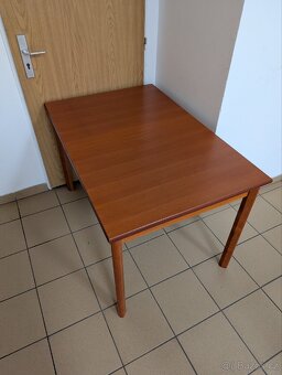 Jídelní stůl TON - rozkládací - 2