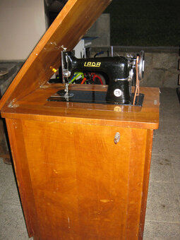 šicí stroj - 2