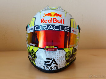 Predám Max Verstappen 2023 Red Bull Las Vegas F1 helma 1:2 - 2