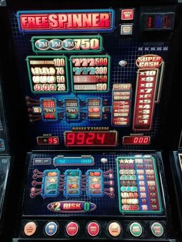 FREE SPINNER JPM 300 výherní automat - 2