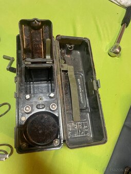 Starý vojenský přenosný telefon - 2