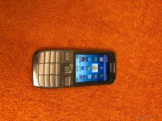 Nokia E52 v pěkném stavu - 2