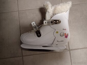 Zimní dívčí brusle - 2