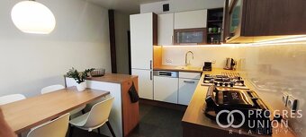 Nabízíme k prodeji luxusní byt 2+1 s garáží ve Valašském Mez - 2