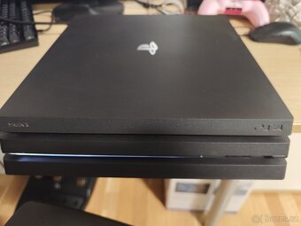 PlayStation 4 Pro 1tb + limitovaný ovladač - 2