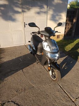 Skútr 50ccm 4t - 2