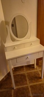Kosmetický stolek - 2