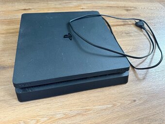 PS4, 500GB + 2 ovladače - 2