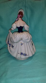 porcelán Royal dux, soška dívka v klobouku. Jako nová - 2